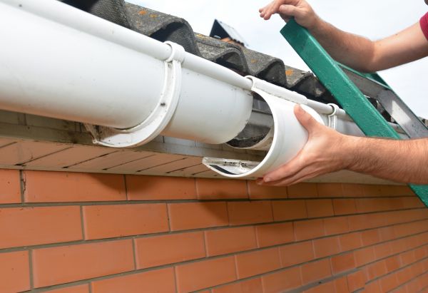 Gutter Maintenance in Rogers